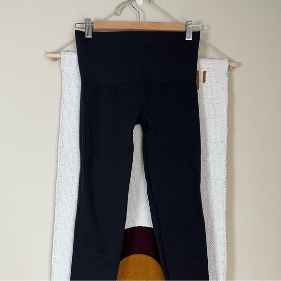 SPANX SEAMLESS LOOK AT ME NOW LEGGINGS SIZE MEDIUM - Picture 3 of 8